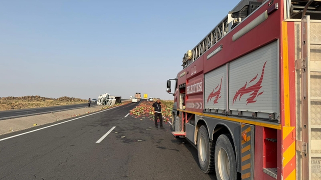 Şırnak'ta devrilen tırın sürücüsü ağır yaralandı