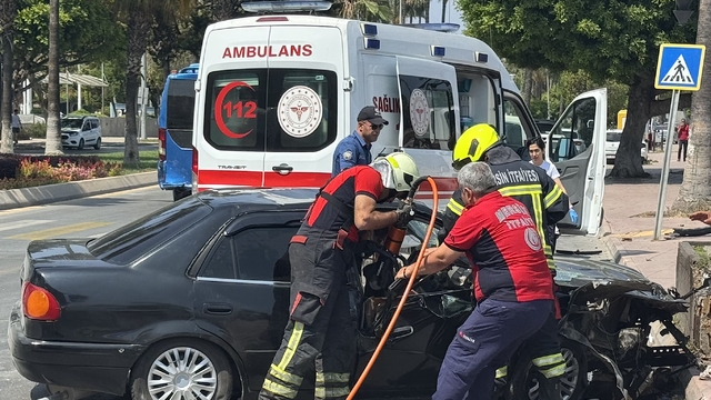 Mersin'de otomobilin iki motosiklete çarpması sonucu 5 kişi yaralandı
