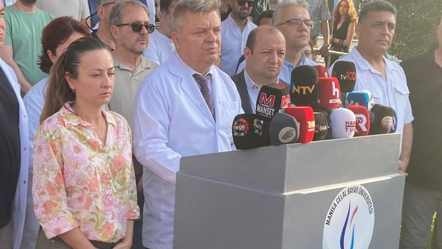 Ferdi Zeyrek'in vefatına ilişkin Hafsa Sultan Hastanesi Başhekimİ Topçu'dan açıklama: