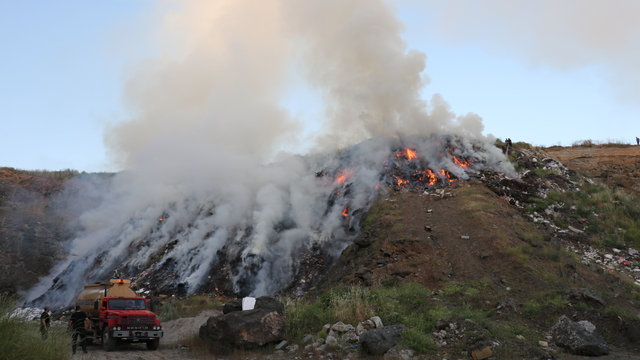 Samsun'da atıkların bırakıldığı arazide çıkan yangın kontrol altına alındı