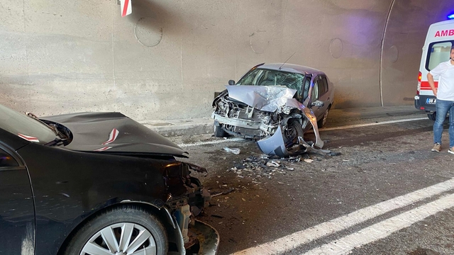 Artvin'de iki otomobilin çarpıştığı kazada 5 kişi yaralandı