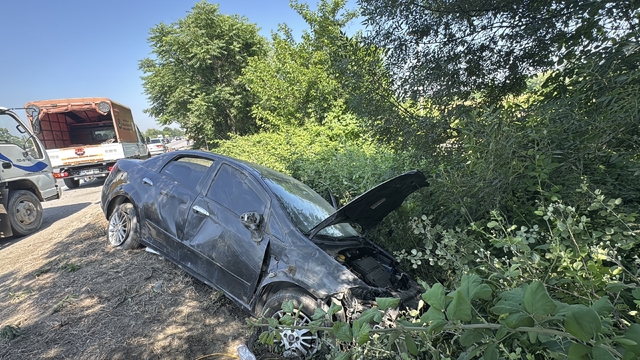 Anadolu Otoyolu'nda otomobil ile tankerin çarpıştığı kazada 7 kişi yaralandı