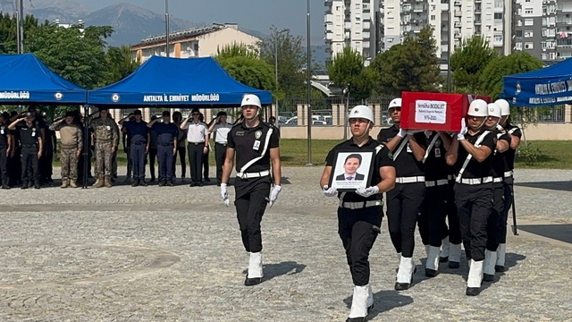 Antalya'da tedavi gördüğü hastanede vefat eden polis memuru için tören düzenlendi