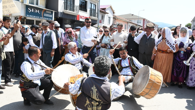 Mengen'de "8. Yöresel Giyim ve Kültür Şenliği" düzenlendi