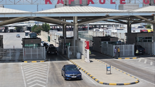 Gurbetçilerin izinlerini geçirmek için Türkiye'ye gelişleri devam ediyor