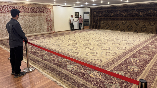 Nevşehir'de 102 metrekarelik ipek halı ilgi görüyor