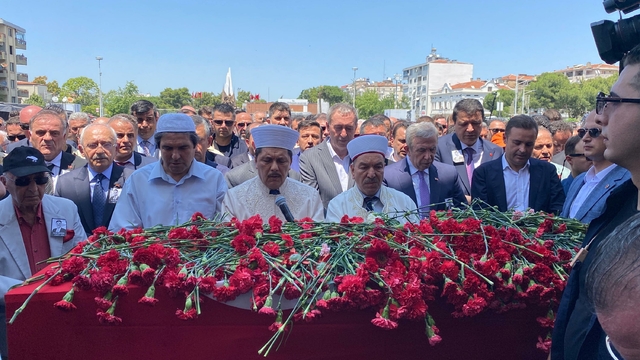 Ferdi Zeyrek, Manisa'da son yolculuğuna uğurlandı (3)