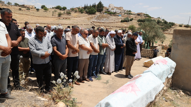 İzmir'deki trafik kazasında ölen 3 kardeşin cenazesi Mardin'de yan yana defnedildi