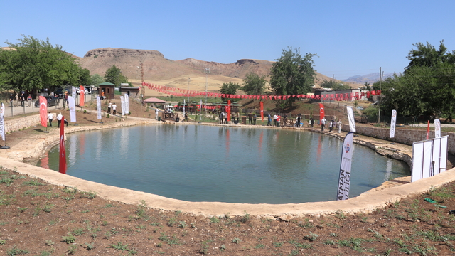 Batman'da restorasyonu tamamlanan balıklı göl turizme açıldı