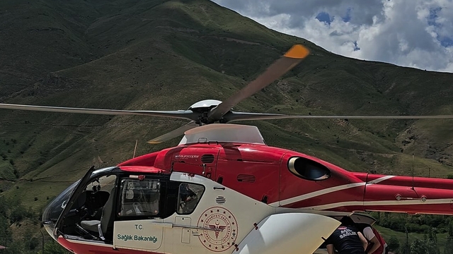 Van'da solunum sıkıntısı yaşayan hasta, ambulans helikopterle hastaneye nakledildi