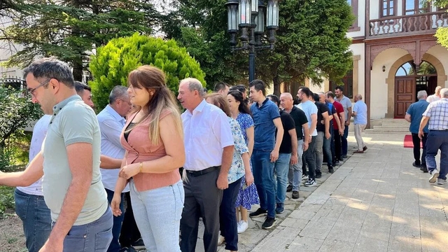 Nallıhan Belediye Başkanı Ertunç Güngör personeliyle bayramlaştı