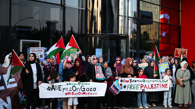 İsrail'in Gazze'ye yardım götüren "Madleen" gemisine saldırısı Ankara'da protesto edildi