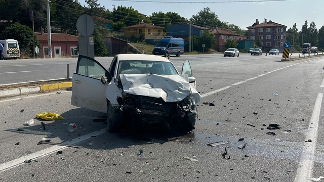 Afyonkarahisar'da iki otomobilin çarpışması sonucu 1 kişi öldü