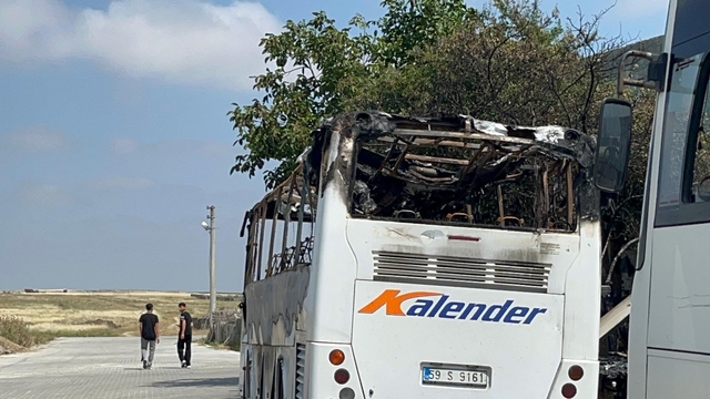 Tekirdağ'da park halindeki servis otobüsünde yangın çıktı