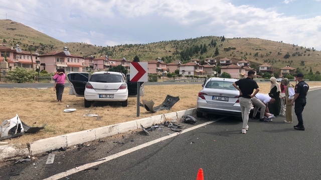 Elazığ'da iki otomobilin çarpıştığı kazada 1 kişi yaralandı