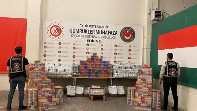 TIR'da 12 bin 545 cep telefonu, 10 bin elektronik sigara ele geçirildi