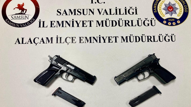 Alaçam'da bir evde 2 ruhsatsız kurusıkı tabanca bulundu