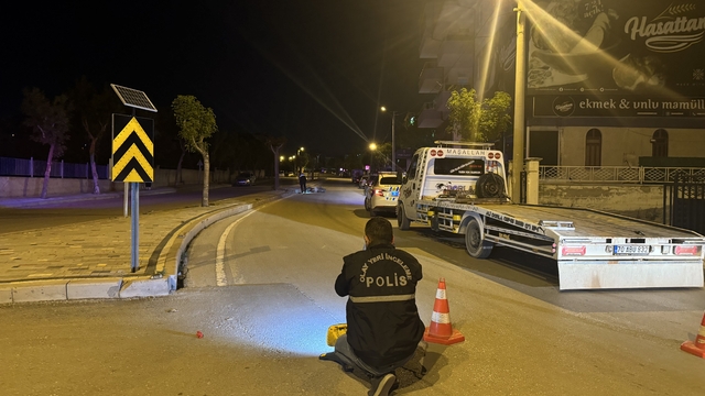 Karaman'da refüje çarpan motosikletteki 2 kişi yaralandı