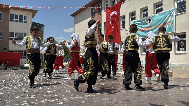 Afyonkarahisar'da ilkokul öğrencileri için bahar şenliği düzenlendi