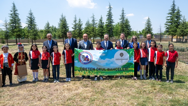 Eskişehir'de "Yapay Zeka Atölyesi" ve "Üreten Okul Bahçesi" açıldı