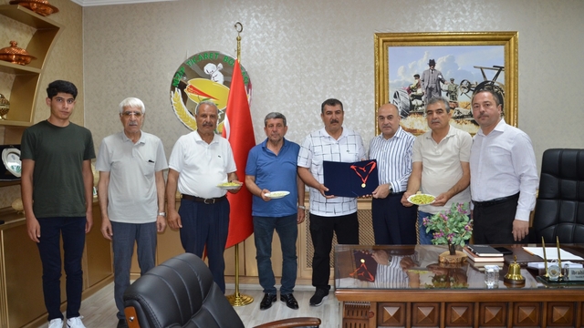 Yılın ilk Antep fıstığı yetiştiricisi altınla ödüllendirildi