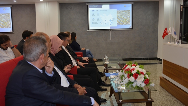 'Yabancı yatırım düşünüyorsanız, yabancı olmayan Azerbaycan'a gelin'