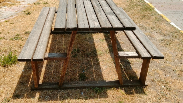 Samsun'da bir sitenin bahçesinden piknik masası çalan şüpheli yakalandı