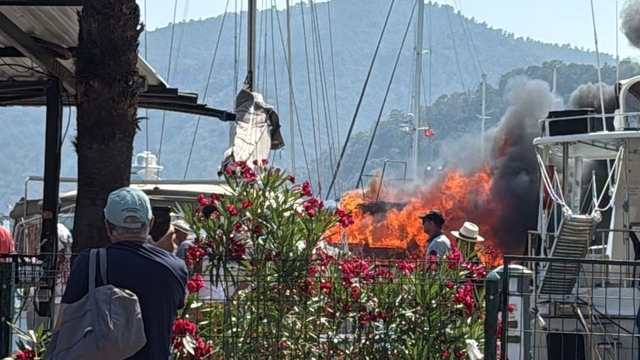 Fethiye'de teknede çıkan yangın söndürüldü
