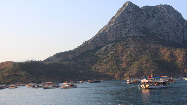 Antalya'da teknecilerden kornalı eylem