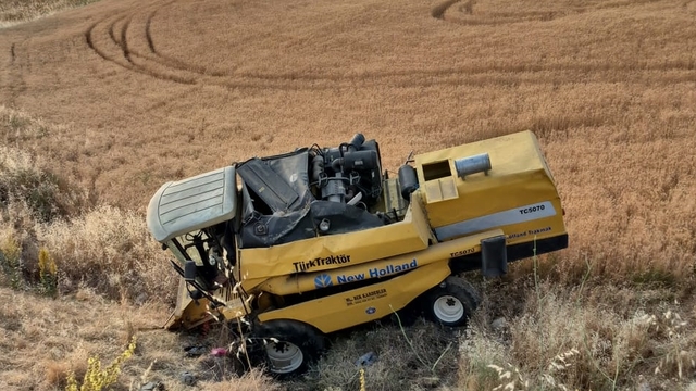 Gaziantep'te biçerdöver ile otomobilin çarpıştığı kazada 3 kişi yaralandı