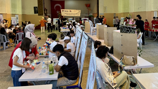 Kırşehir'de "TÜBİTAK 4006-C Bilim Fuarı Festivali" açıldı