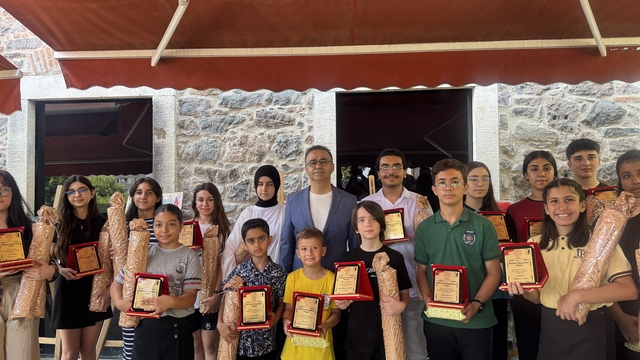 İzmir'de "Dilimizin Zenginlikleri Projesi" kapsamında sergi açıldı