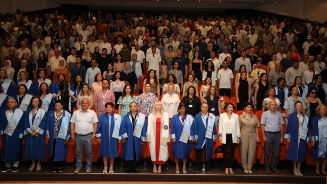 Akdeniz Üniversitesi Hemşirelik Fakültesi'nde mezuniyet töreni düzenlendi