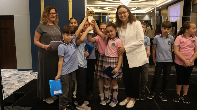 Yalova'da "kitap kurtlarına" ödülleri verildi