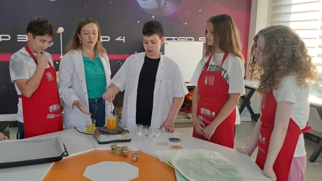 Sakarya'da öğrenciler bal kabağından çevre dostu biyoplastik üretti