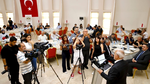 Aksaray Valisi Kumbuzoğlu, yerel ve ulusal medya temsilcileriyle bir araya geldi