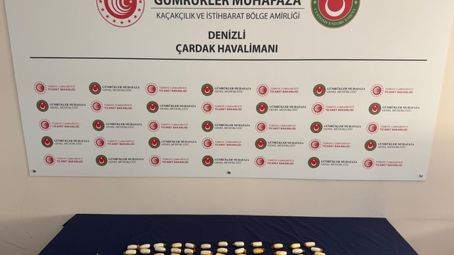 Denizli'de havalimanındaki bir yolcunun midesinde 74 kapsül uyuşturucu ele geçirildi