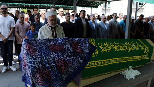 16 yıl önce şeker toplarken öldürülen Ahmet ve Dilruba'nın ablası, kene ısırması sonucu yaşamını yitirdi
