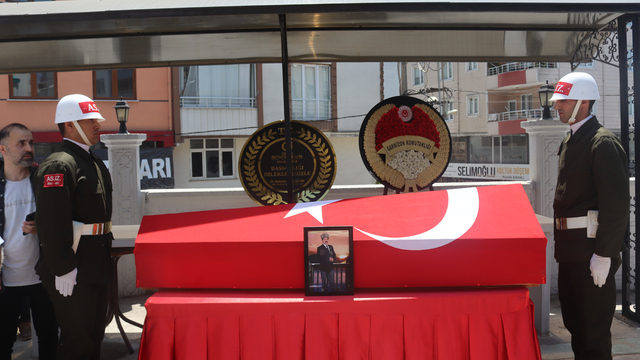 Kıbrıs gazisi Kani Demir, memleketi Ordu'da son yolculuğuna uğurlandı