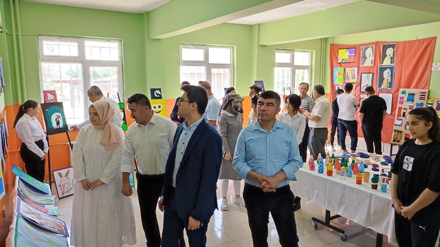 Sarıoğlan Palas Ortaokulu'ndan yıl sonu sergisi açıldı