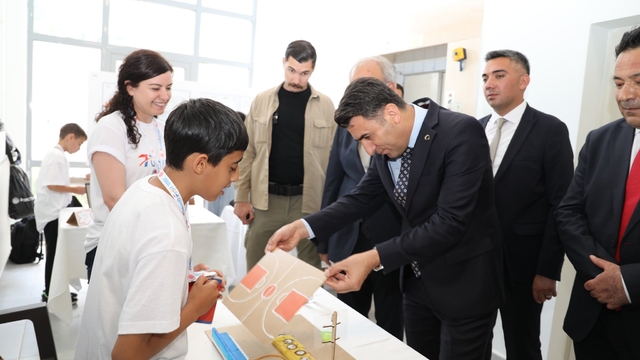 Tunceli'de öğrenciler bilim ve teknoloji festivalinde buluştu