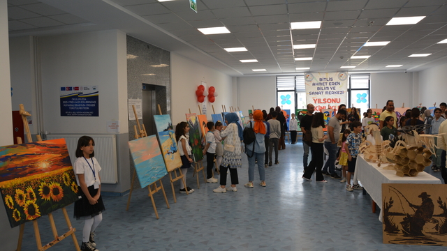 Bitlis'te "4006 TÜBİTAK Bilim Fuarı" düzenlendi