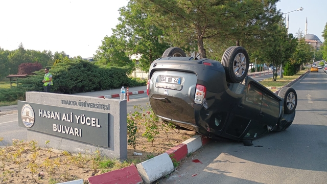 Edirne'de iki aracın çarpıştığı kazada 2 kişi yaralandı