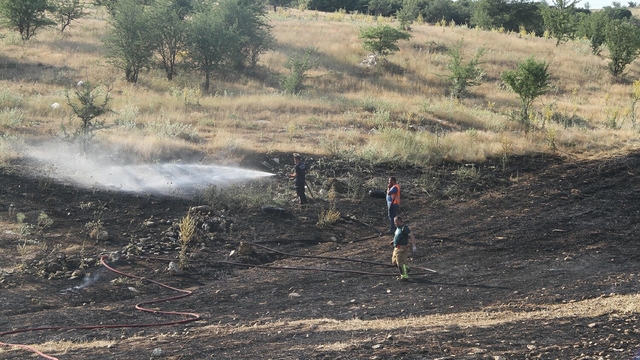Kula'da, tarım arazilerinde 2 farklı bölgedeki yangın söndürüldü