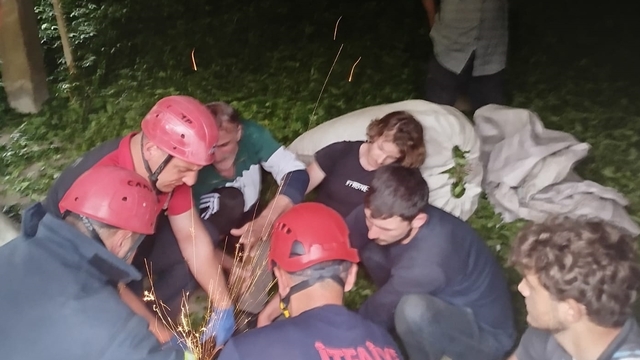 Rize'de ayağına dirgen saplanan kişi yaralandı