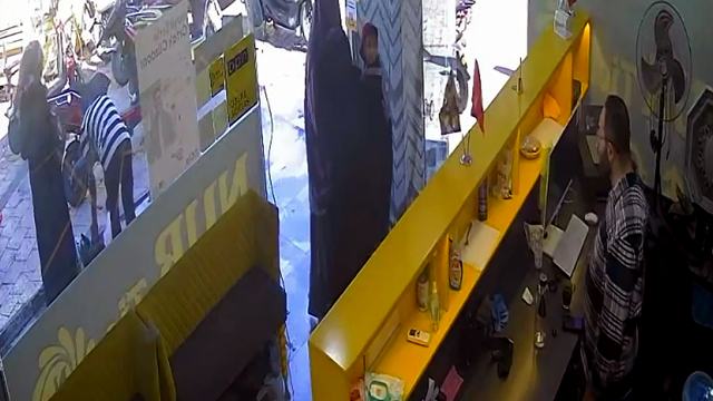 Pazarda 3 kadının altın, para ve cep telefonunu çalan yankesici, keşif yaparken yakalandı