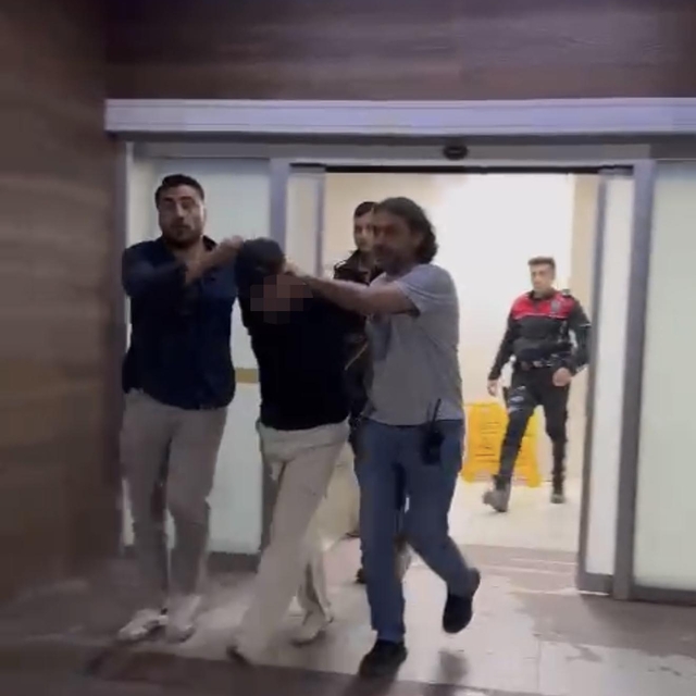 Otelde birlikte kaldığı arkadaşını bıçakladı