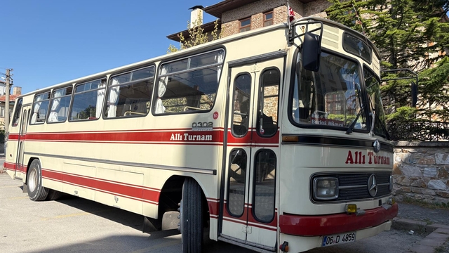 1985 model otobüsü 'Allı Turnam' ile 3 yıldır Anadolu'yu geziyor