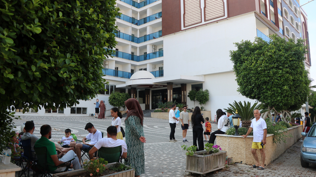 Antalya'da 5 yıldızlı otelde yangın; turistler tahliye edildi