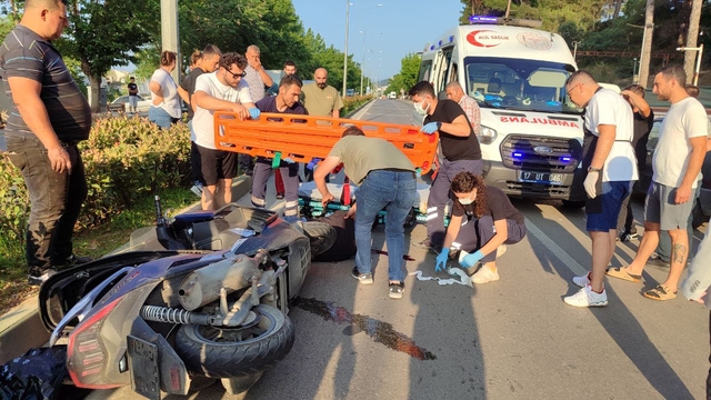 Çanakkale'de otomobile çarpan motosikletin sürücüsü yaralandı